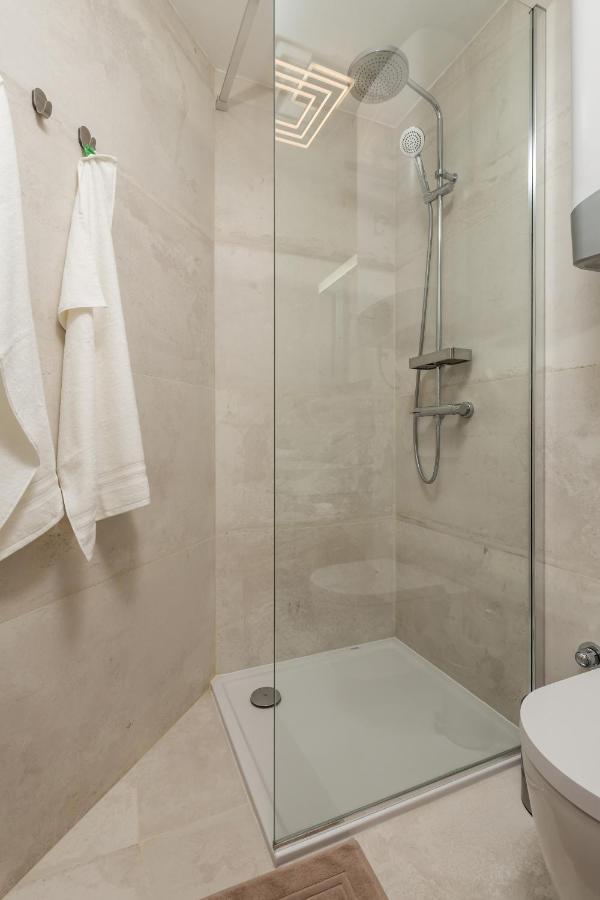 Luxury City Center Apartment -50M To The Sea Opatija Bagian luar foto