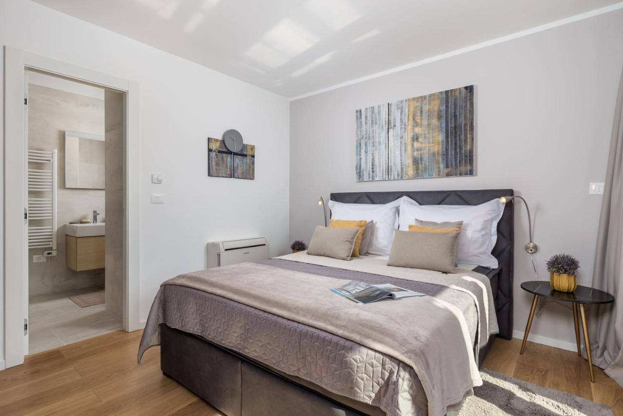 Luxury City Center Apartment -50M To The Sea Opatija Bagian luar foto